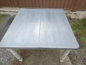 Mesa francesa pintada